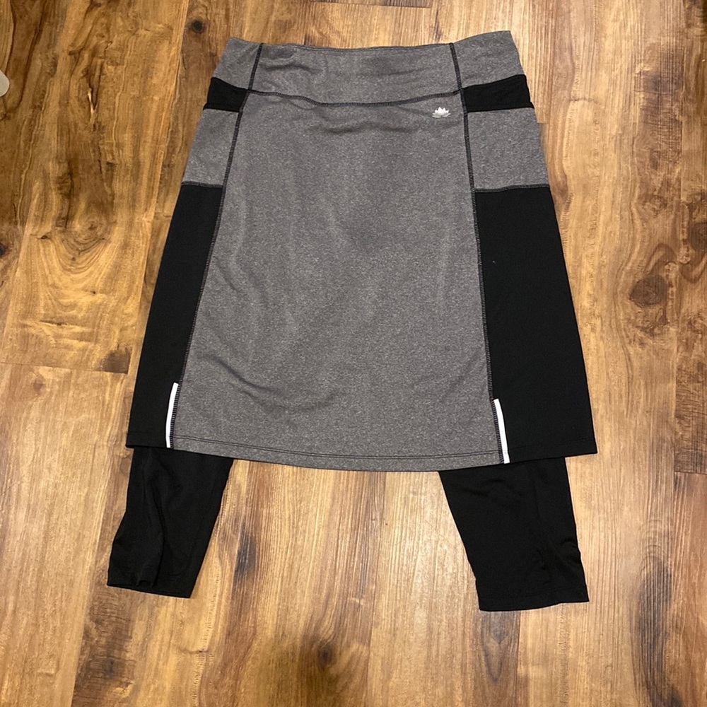 Gray and black SNOGA athletic skirt with leggings
